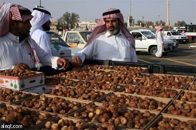 مدينة التمور في القصيم تكتظ بالزوار مع قرب حلول شهر رمضان المبارك