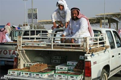 مدينة التمور في القصيم تكتظ بالزوار مع قرب حلول شهر رمضان المبارك