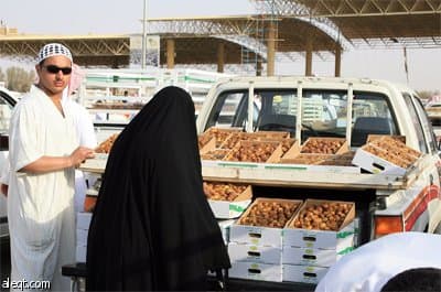 مدينة التمور في القصيم تكتظ بالزوار مع قرب حلول شهر رمضان المبارك