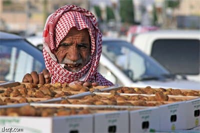 مدينة التمور في القصيم تكتظ بالزوار مع قرب حلول شهر رمضان المبارك