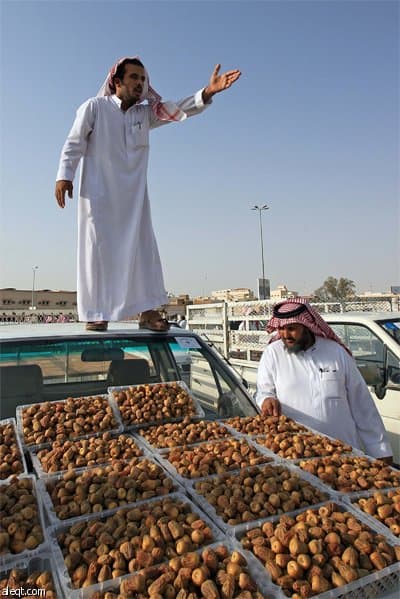 مدينة التمور في القصيم تكتظ بالزوار مع قرب حلول شهر رمضان المبارك