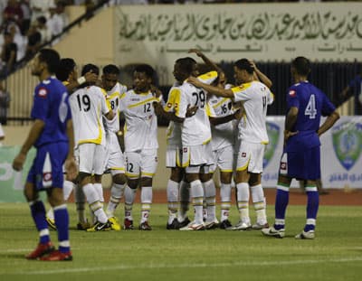 انطلاق صافرة دوري زين:الاتحاد يستفتح بثلاث نقاط..والأهلي يرفض التعادل