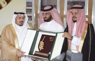الأمير فيصل بن مشعل يكرم الرعاة
