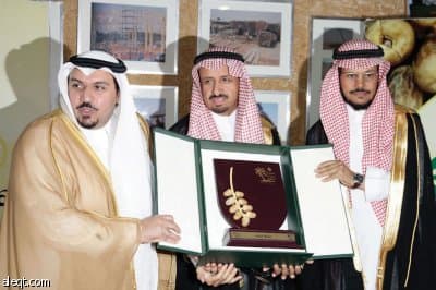 الأمير فيصل بن مشعل يكرم الرعاة