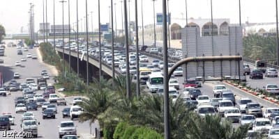 شوارع الرياض تعج بالسيارات.. زحمة رمضان «هـلّت»..!