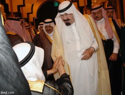 الملك يستقبل الأمراء والوزراء وكبار المسؤولين والعلماء والمواطنين