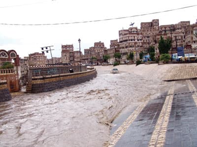 أمطار غزيرة تهدّم منازل صنعاء التاريخية