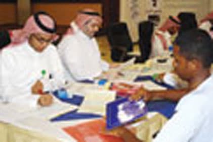 مراكز  تدقيق برنامج  الابتعاث تشتبه في حالات تزوير