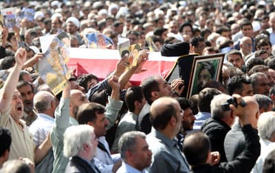 الحكيم يشيع من إيران ونجله يخلفه مؤقتاً بقيادة المجلس الأعلى
