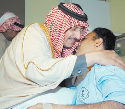 محمد بن نايف .. إنسانية لا متناهية