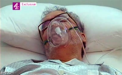 لقطات بثت على التلفاز الليبي لعبد الباسط علي محمد المقرحي على سرير في مستشفى في طرابلس مصابا بسرطان البروستات.