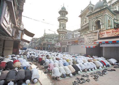 تحديث المعايير التصميمية في المساجد ضرورة ملحة لتفادي الزحام والتكدس