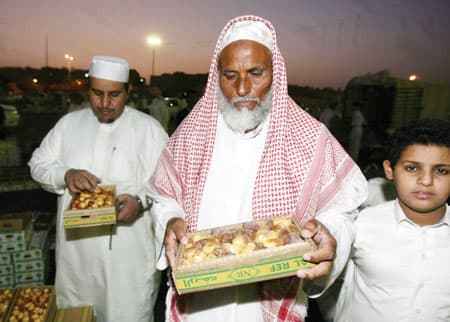 سوق عتيقة.. حركة بيع صباحية لم تقطعها أجواء الصيام