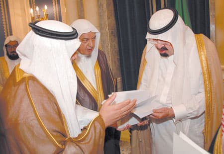 الملك يأمر بتأجيل الدراسة واستيراد  6 ملايين جرعة إضافية من لقاح الإنفلونزا