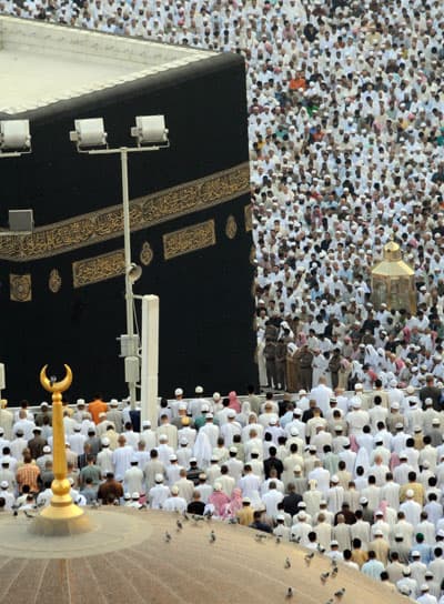 مليونا مصل امتلأت بهم جنبات المسجد الحرام في مكة المكرمة حيث أدوا صلاة عيد الفطر المبارك.