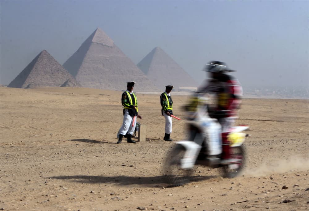 تم إلغاء الفصل بين سباقي الهواة والمحترفين في رالي فرعون مصر الـ25 ودمج المتسابقين في سباق واحد حيث سينضم الهواة إلى المحترفين و