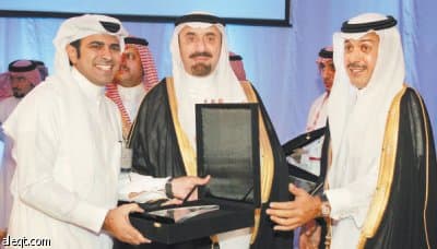 نائب أمير الشرقية يكرّم "الاقتصادية"