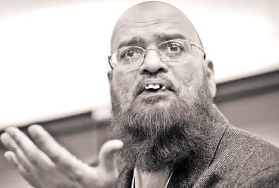 الشيخ محمد تقي عثماني .. على الهيئات الشرعية تحمل مسؤولياتها لتخليص الصكوك
من الأمور المشبوهة
