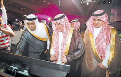 «زين» تطلق شعارها بـ «تسحيبات» الثنيان وعروض الإنجليز