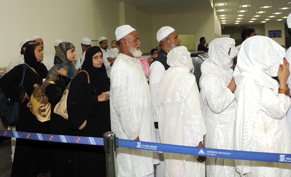 وصول المجموعة الهندية الأولى (1076 حاج) من حجاج بيت الله الحرام إلى مكة المكرمة.