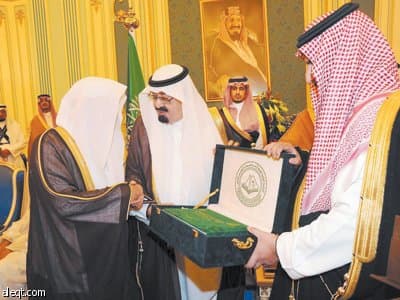 الملك يستقبل كارتر ويتسلم تقرير «الأمر بالمعروف والنهي عن المنكر»