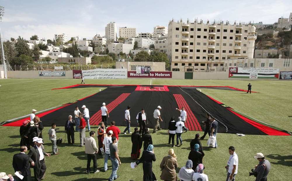 أطول ثوب فلسطيني في العالم يدخل موسوعة غينيس