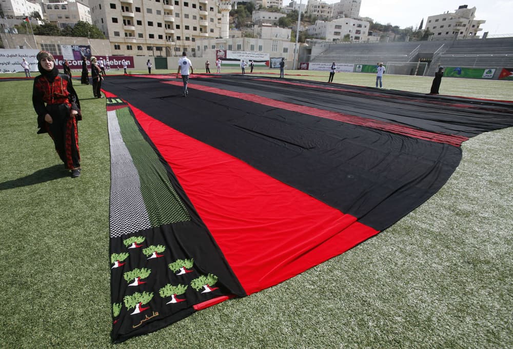 أطول ثوب فلسطيني في العالم يدخل موسوعة غينيس