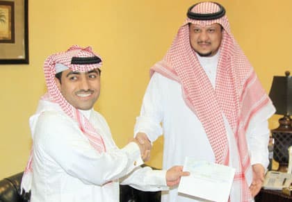بسبب «وشاية» مدافع.. الحارثي وغالي يتشابكان بالأيدي
