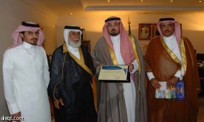 أمير نجران يسلم  للمستثمر صالح المحامض أول تصريح  فندقي تمنحه الهيئة العليا  للسياحة في المنطقة