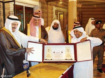 سلطان بن ناصر يفتتح معرض الموروث الشعبي في المزاحمية