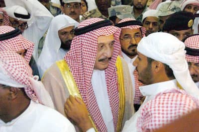 جازان: مقتل رجل أمن وإصابة 14 وإخلاء 3 قرى .. المملكة تتوعد بردع المتسللين من أي جهة كانت