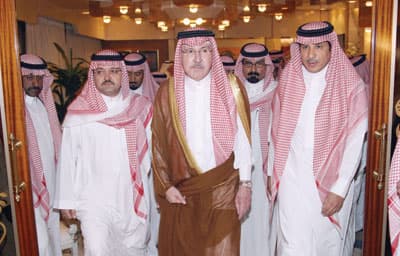 الأمير سطام يستقبل المعزين في وفاة الأميرة هيا بنت عبد العزيز