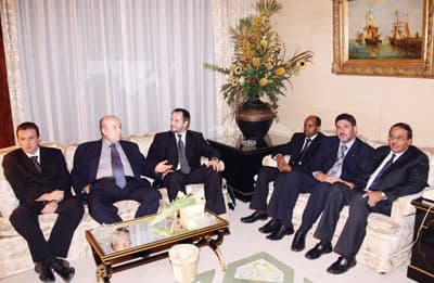 الأمير سطام يستقبل المعزين في وفاة الأميرة هيا بنت عبد العزيز