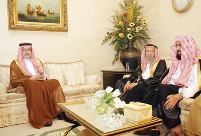 الأمير سطام يستقبل المعزين في وفاة الأميرة هيا بنت عبد العزيز