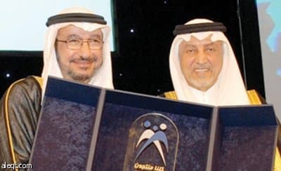 خالد الفيصل يُكرِّم البنك الأهلي لرعايته منتدى الأسر المنتجة
