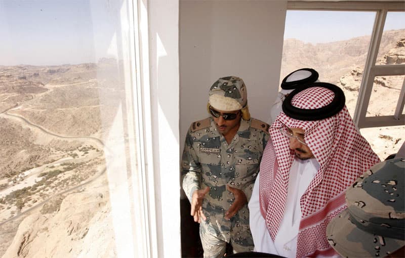 خالد بن سلطان من الميدان: نضبط حدودنا ولن نتدخل في اليمن.. واستشهد ثلاثة من رجالنا