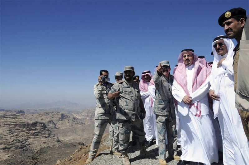 خالد بن سلطان من الميدان: نضبط حدودنا ولن نتدخل في اليمن.. واستشهد ثلاثة من رجالنا
