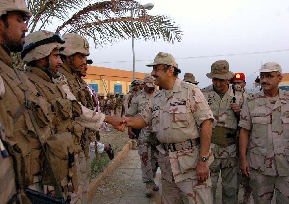 خالد بن سلطان من الميدان: نضبط حدودنا ولن نتدخل في اليمن.. واستشهد ثلاثة من رجالنا