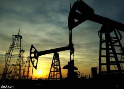 النفط يرتفع إلى 78 دولارا للبرميل وسط قلق من الإعصار وهبوط الدولار