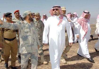 مشعل بن عبد الله: مستعدون لردع من يحاول حتى القرب من حدودنا