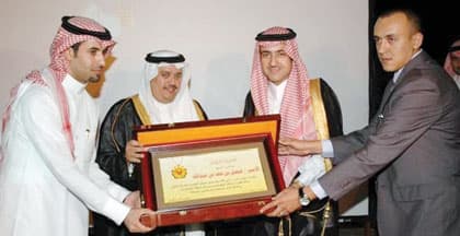 القادسية يضخ 10 آلاف حقيبة للأطفال