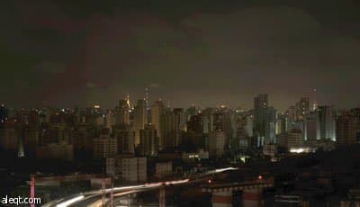 40 مليون برازيلي يغرقون في ظلام دامس بعد انقطاع الكهرباء