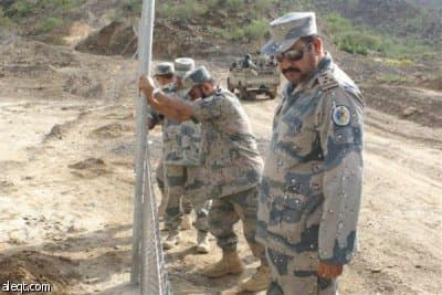 ضبط 17 متسللا في حوزتهم رشاشات وقنابل يدوية و كمية من الذخائر في جازان