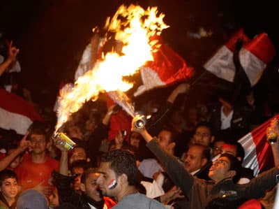 توابع مباراة مصر والجزائر.. مقاطع يوتيوب تهدد المصريين بـ"الذبح"