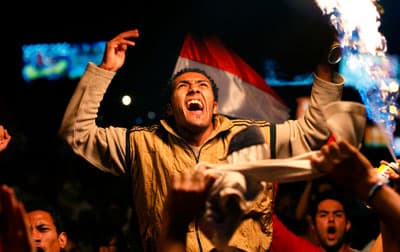 توابع مباراة مصر والجزائر.. مقاطع يوتيوب تهدد المصريين بـ"الذبح"