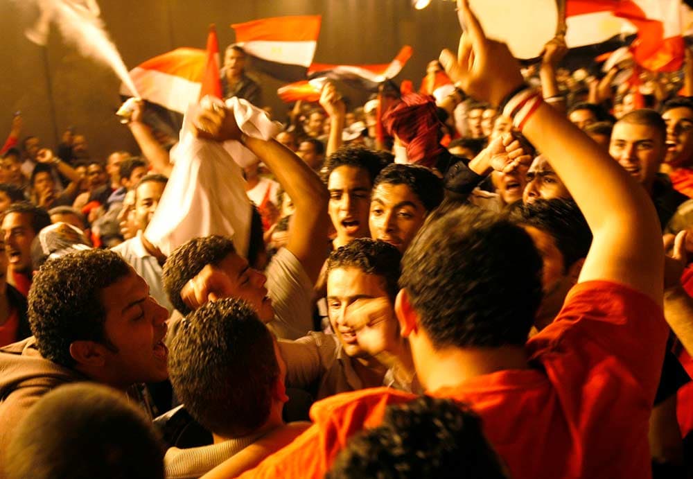 توابع مباراة مصر والجزائر.. مقاطع يوتيوب تهدد المصريين بـ"الذبح"