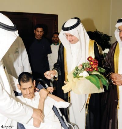 وزير الشؤون الاجتماعية يدشن حملة التطعيم ضد إنفلونزا الخنازير
