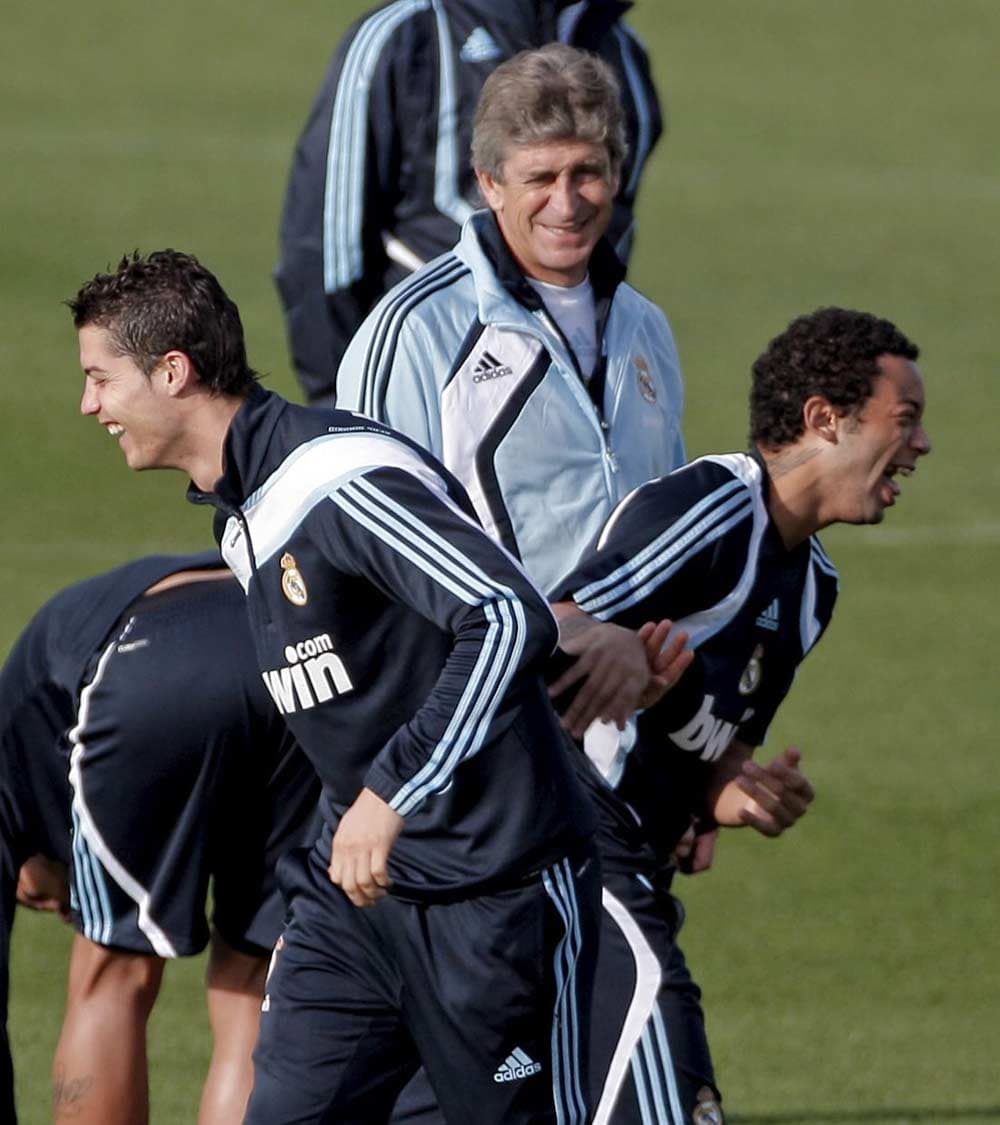 نجم ريال مدريد كريستيانو رونالدو يشارك في تمارين فريقه بعد عودته من الإصابة استعداداً للمباراة أمام راسينغ سانتاندر على ملعب سان