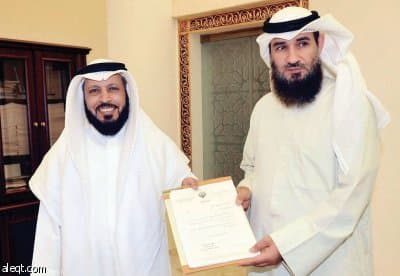 نائب كويتي يطلب استجواب وزير الدفاع بسبب مصانع ثلج وانفجار
