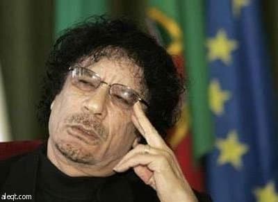 مصر و الجزائر .. القذافي يتوسط لإنهاء أزمة المباراة